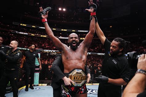 Highlights! Jon Jones looks better than ever, submits .